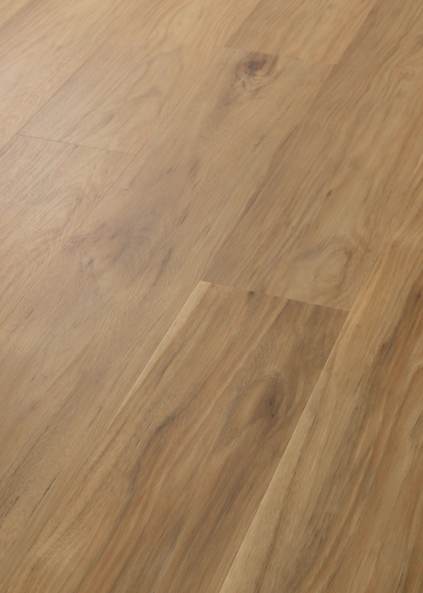 Close up photo of Shaw Luxury Vinyl Classic Collection Ignite in the color Golden Flare