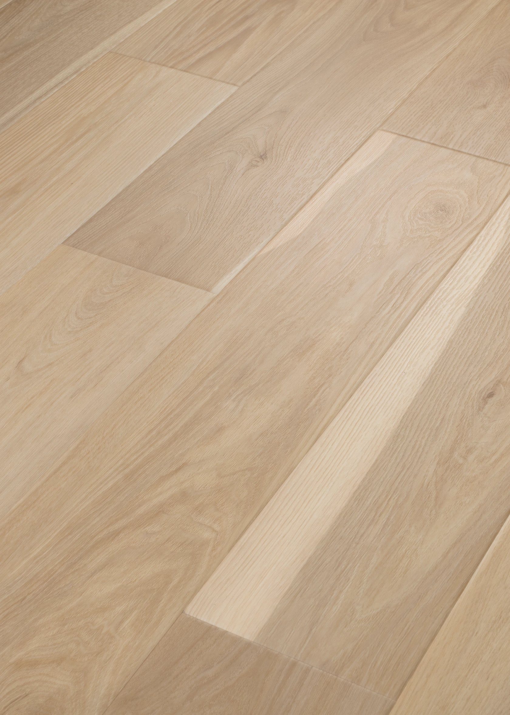 Close up photo of Shaw luxury vinyl plank in Alabaster from the Pantheon HD+ Natural Bevel Collection